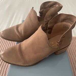 Women's Tan Ankle Boots